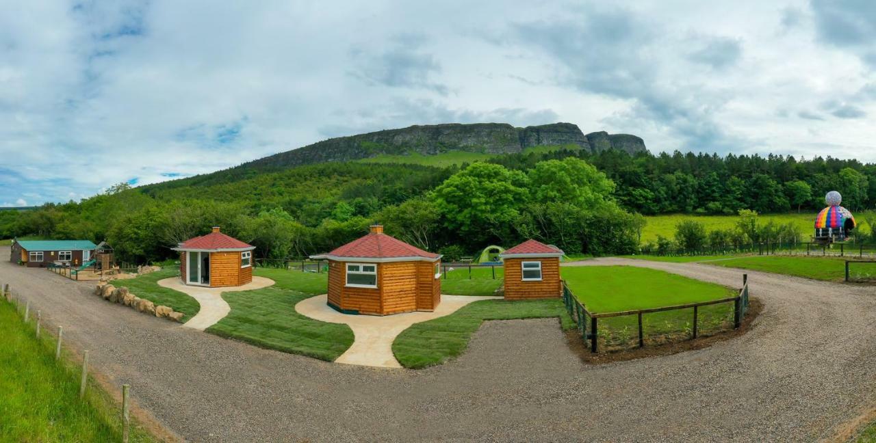 Вілла Waterfall Caves Turn-Around-Houses Лімаваді Екстер'єр фото