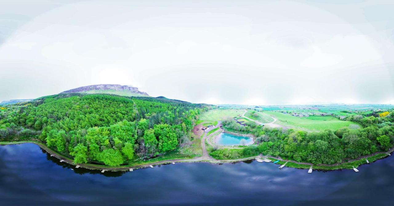 Вілла Waterfall Caves Turn-Around-Houses Лімаваді Екстер'єр фото